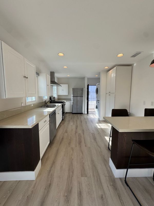 Foto del edificio - 1339 S Mansfield Ave