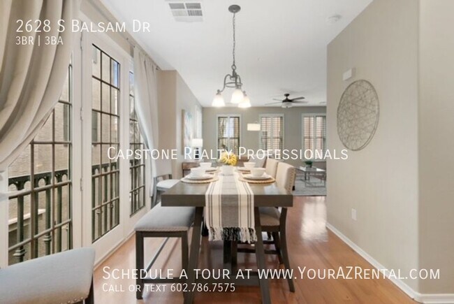 Foto del edificio - This beautiful 3-story townhome in Gilbert...