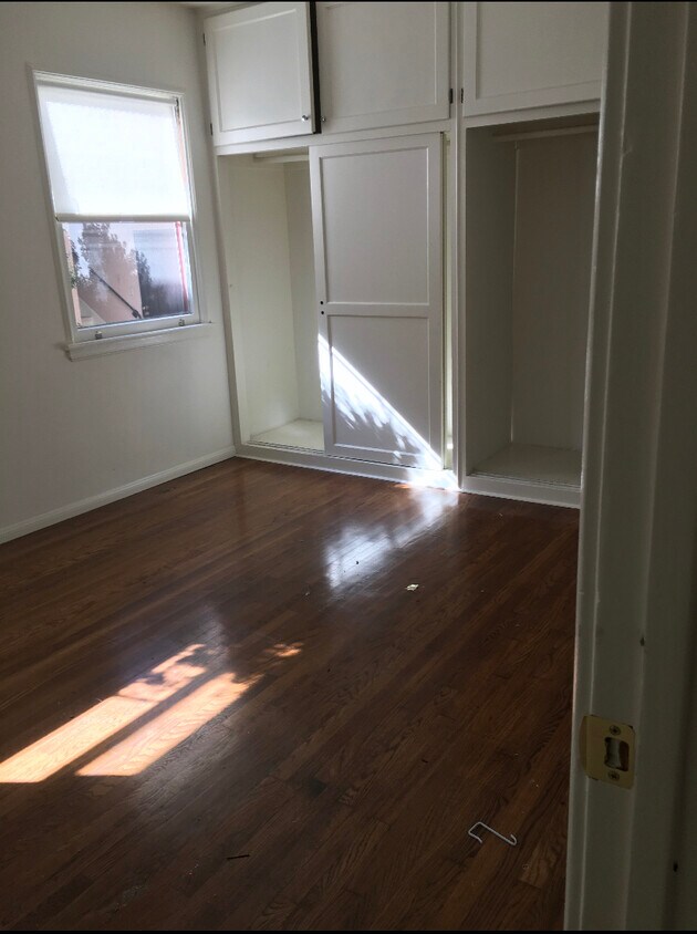2nd room - 1365 S Burnside Ave
