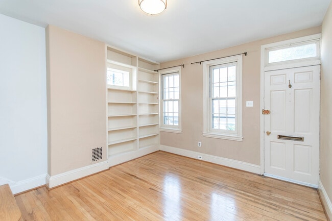 Building Photo - 527 S Lecount St