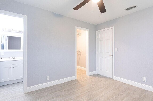 Foto del edificio - 2181 NE 1st Ln