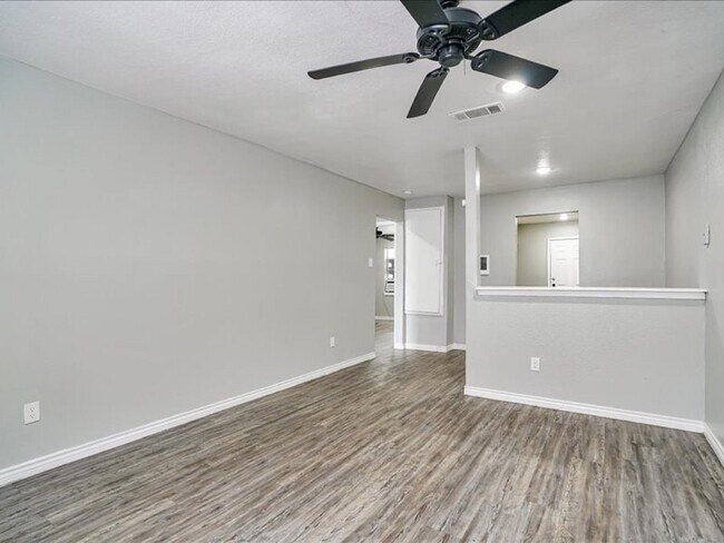 Foto del edificio - 5117 Lavender St