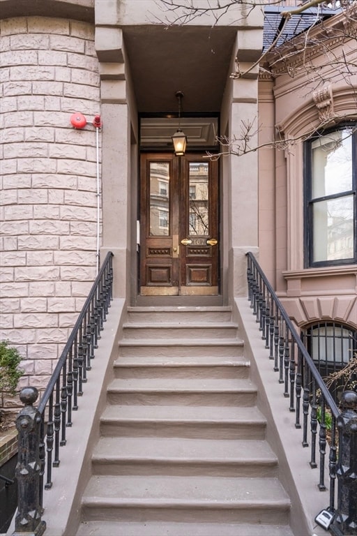 Building Photo - 167 Beacon St