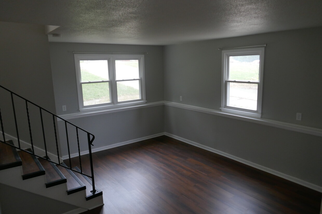 Living Room - 6808 Urbandale Ave