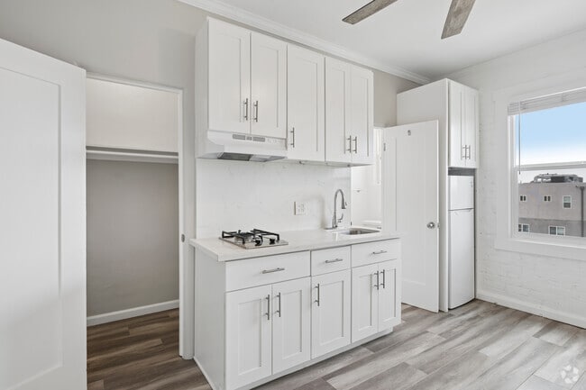 Studio, 1BA - 225SF - Kitchen - Hollywood Melrose Apartments