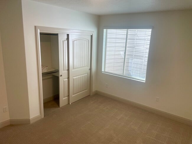 Building Photo - 814 N 1490 E