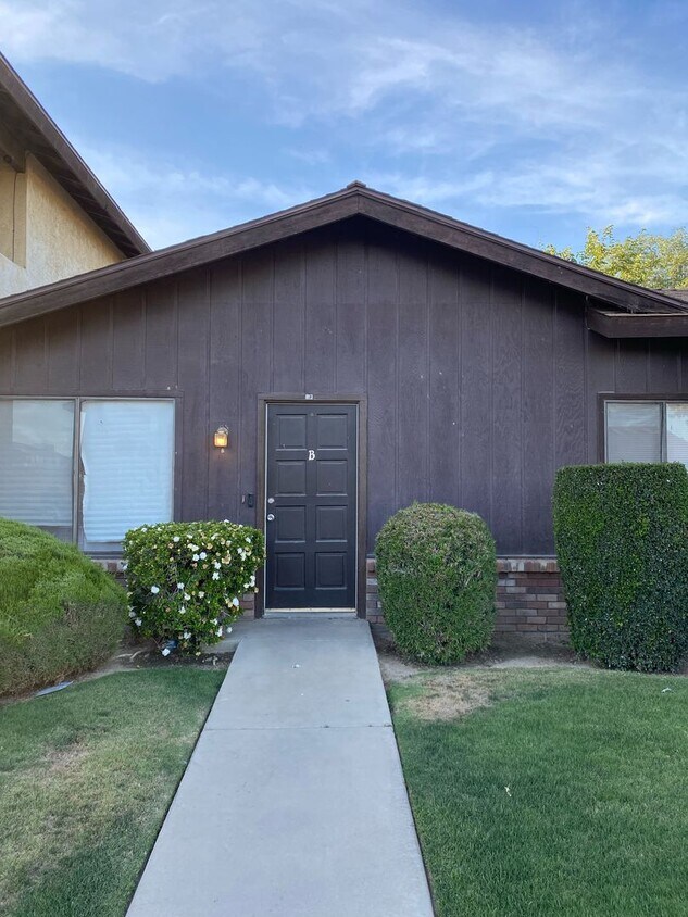 913 Nimrod Ct Unit B, Bakersfield, CA 93309 Room for Rent in