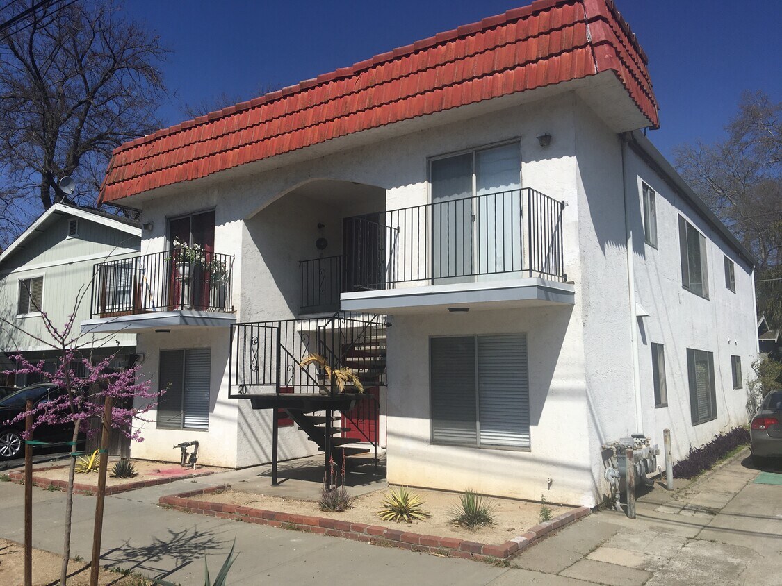 2011 Yale St Unit 3, Sacramento, CA 95818 Condo for Rent in