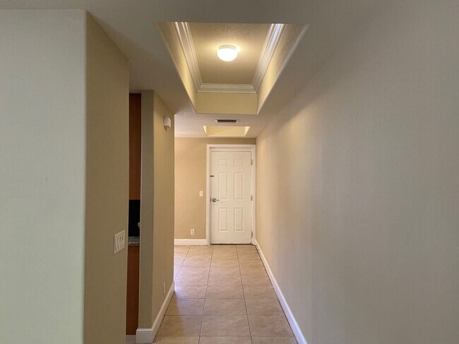 Building Photo - 325 SE 23rd Ave