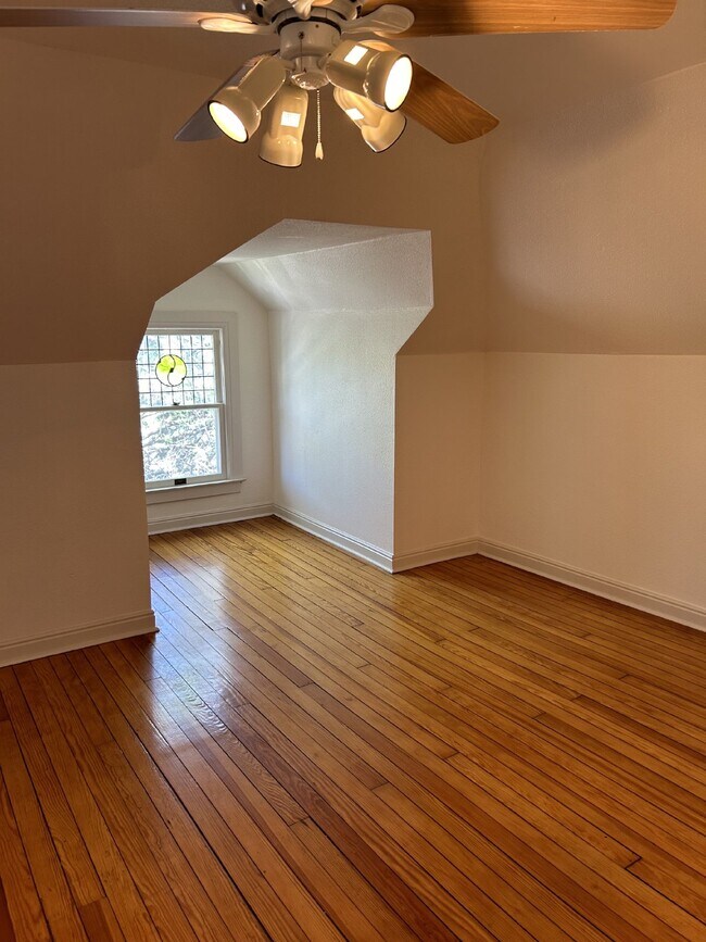 Building Photo - "Charming 2-Bedroom Apartment in the Heart of Denver – Your Cozy Urban Retreat!"