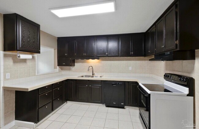 Foto del edificio - 9711 Latham St