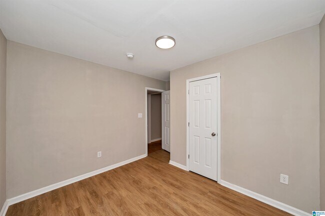 Foto del edificio - 7062 Moores Mill Rd