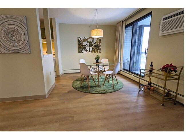 Foto del edificio - 6500 Woodlake Dr