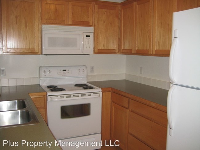 Building Photo - 631 SW Pelton Pl