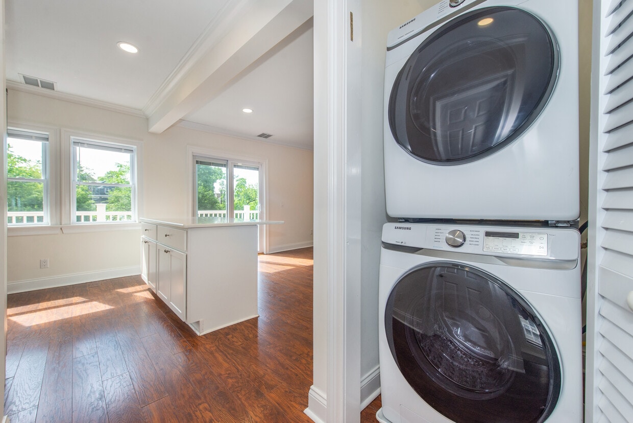 washer/dryer - 49 Greenwood Ave