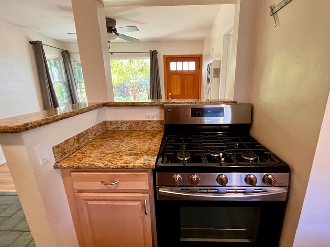 Building Photo - Charming Cottage in North Park!