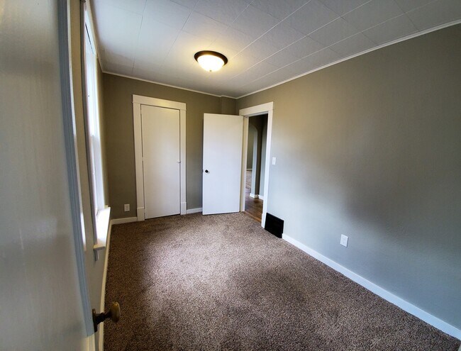 main floor bedroom - 813 Arlington St