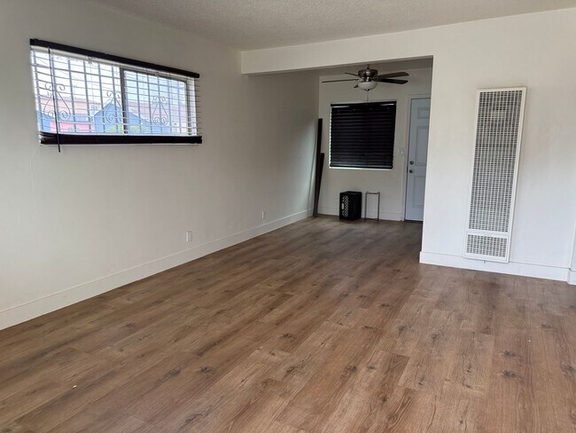 Foto del edificio - $500 off 1st month!!! Clean and Cozy One B...