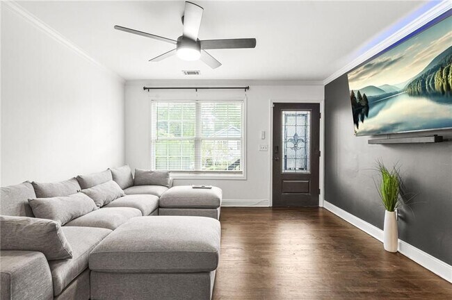 Foto del edificio - 545 Elmwood Rd NW