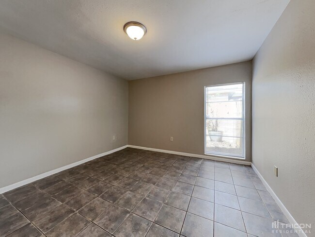 Building Photo - 1408 Highview Rd