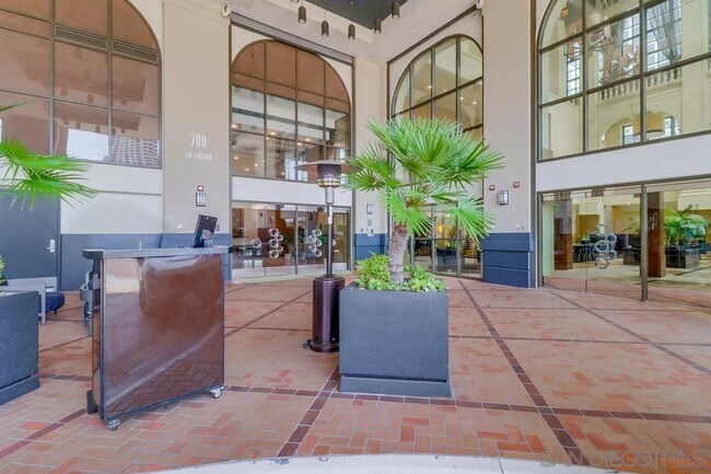 Foto del edificio - 700 W E St