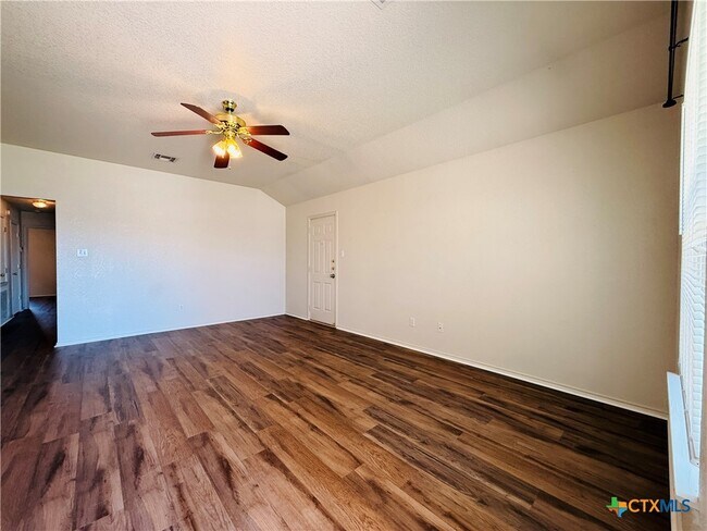 Building Photo - 2801 Lucille Dr
