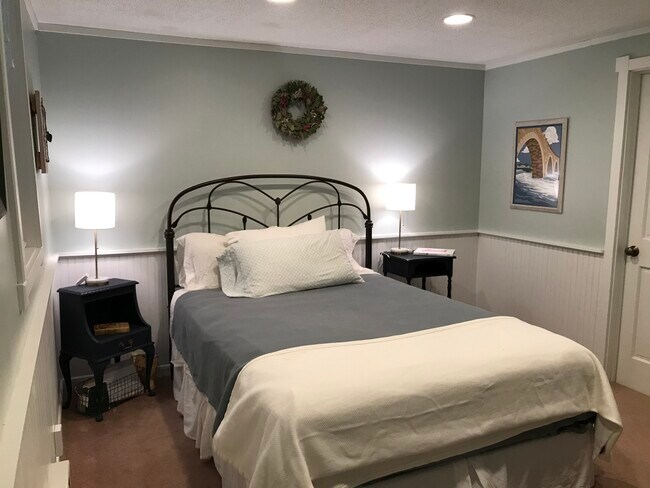 Primary Bedroom - 415 Gardner St