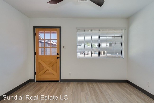 Foto del edificio - 3101-3107 N 69th Pl