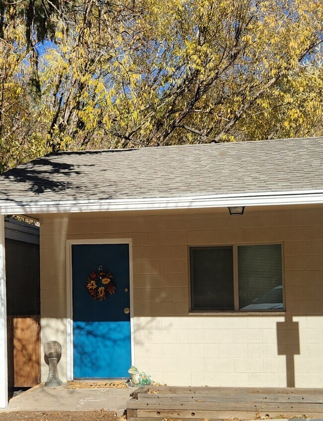 Building Photo - 10370 Ute Pass Ave