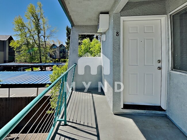 Building Photo - 954 Berrum Ln Apt 8