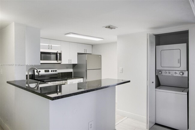 Building Photo - 9821 Nob Hill Ct