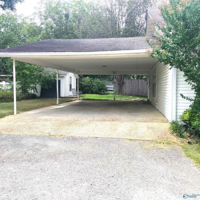 Building Photo - 516 Obar St SW