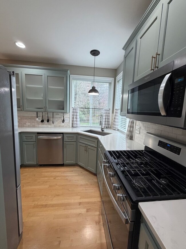 Building Photo - 2060 Hammond Ave