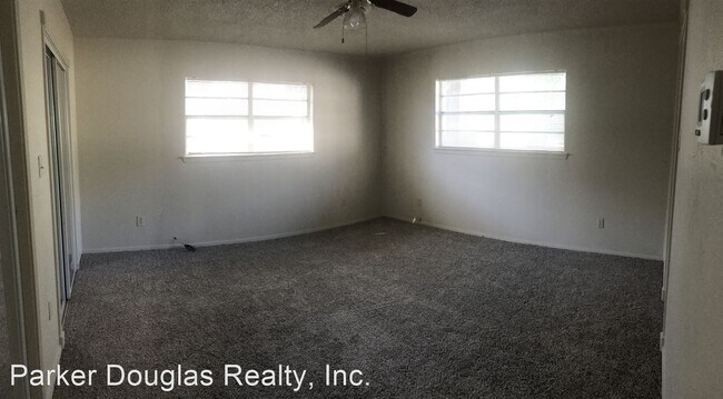Building Photo - 3 br, 2 bath House - 320 W. Russell