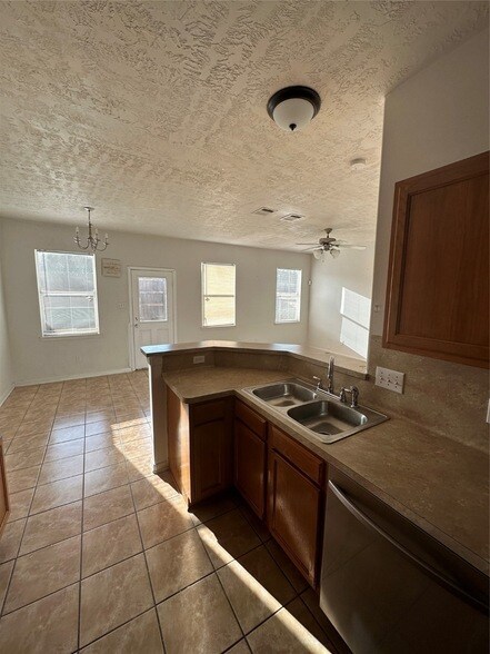 Foto del edificio - 15931 Winston Point Ln