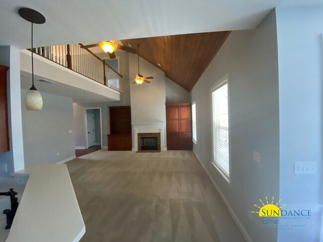 Building Photo - Stunning 4 Bedroom Home in Bahia Vista!