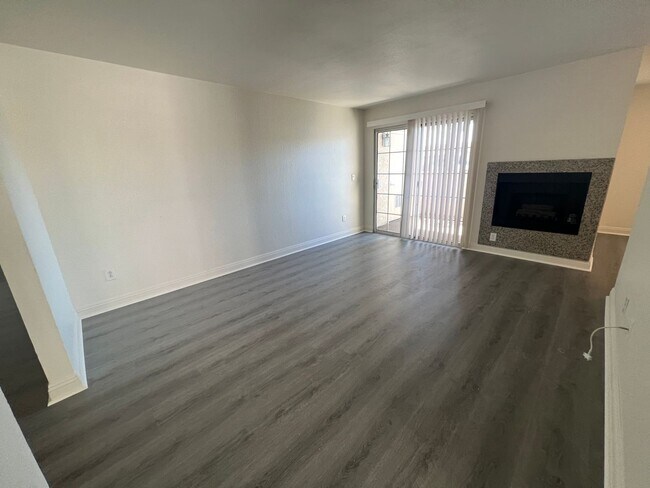 Foto del edificio - 6500 W Lake Mead Blvd