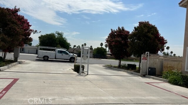 Foto del edificio - 1004 S Riverside Ave