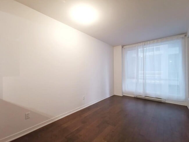 Photo du bâtiment - 1192 Rue Mackay