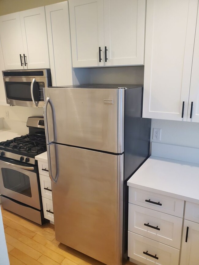 Foto del edificio - 2 BED + 2 1/2 BATH IN VENICE