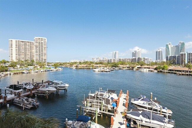 Foto del edificio - 300 Three Islands Boulevard