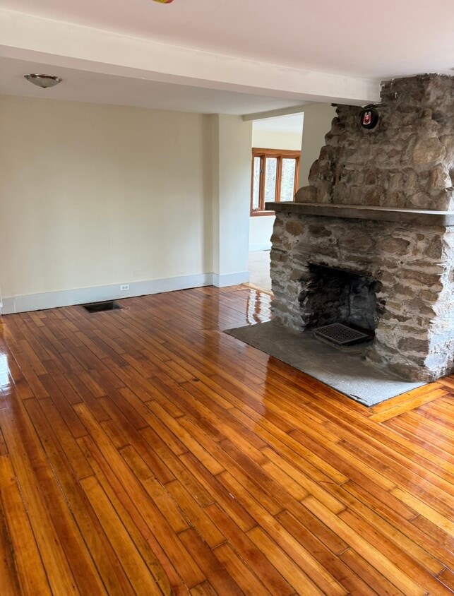 Photo - 300 Amherst Rd (Belchertown, MA)