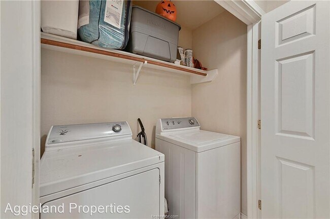 Foto del edificio - 3 br, 3 bath House - 3545 Paloma Ridge