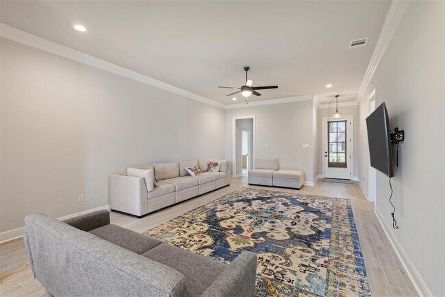 Building Photo - 4479 Lakes Edge Dr