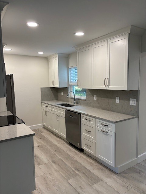 Kitchen - 1502 Edgewater Cir