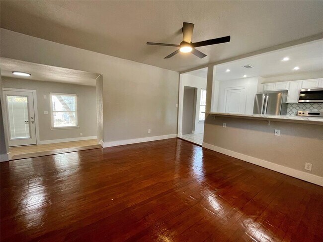 Building Photo - 1109 Brentwood St