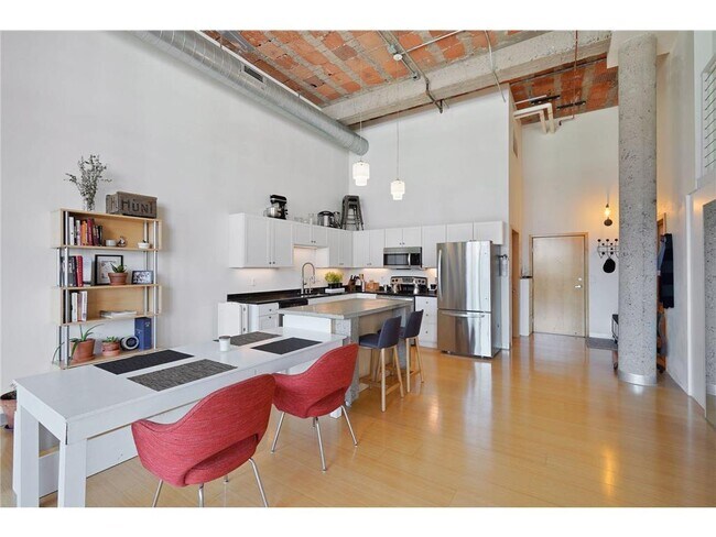 Building Photo - 521 S 7th St