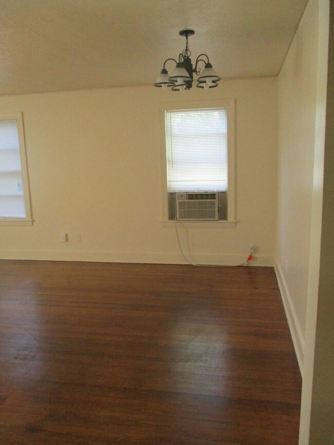 Foto del edificio - Historic Duckpond Area PENDING LEASE