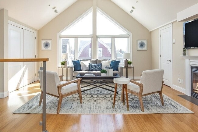 Building Photo - 82 Pearson Ave