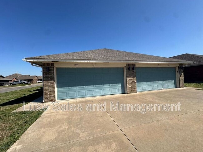 Photo - 799 SW 13th St House